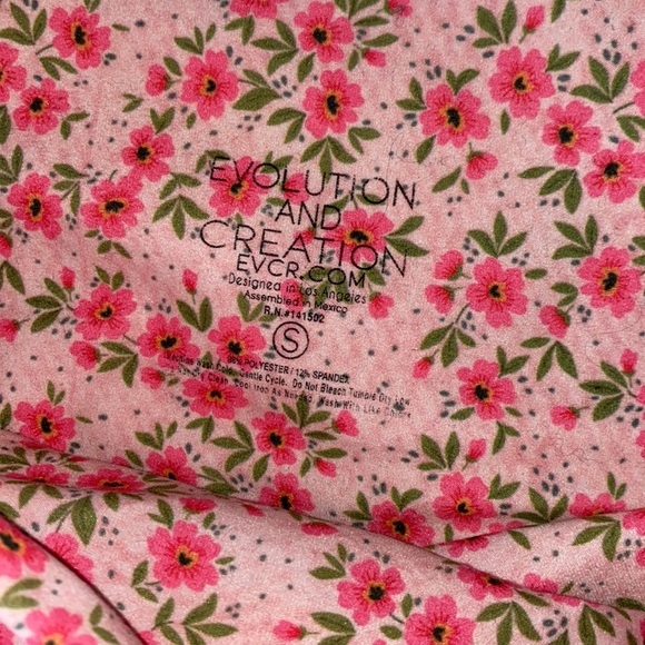 Evolution and Creation biker shorts size small - Picture 4 of 4